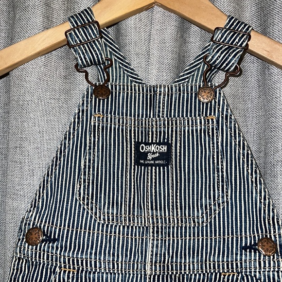 Size 18 Month Infant OshKosh Classic Railroad Stripe Overalls EUC - Picture 2 of 6